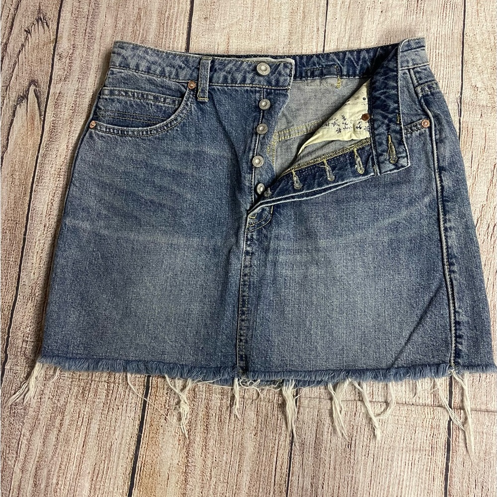 😍 We The Free butterfly Distressed Light Wash Denim mini cut off skirt size 28
